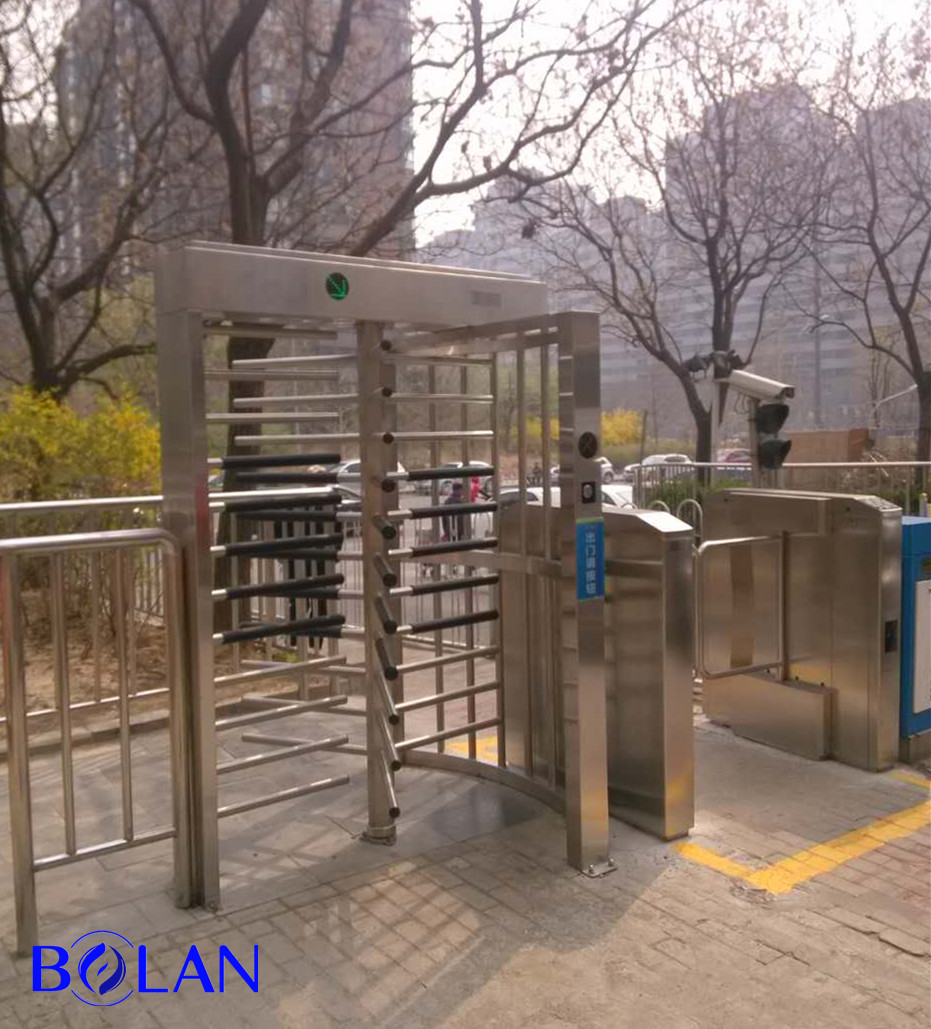 Bi-directional full height turnstile gates