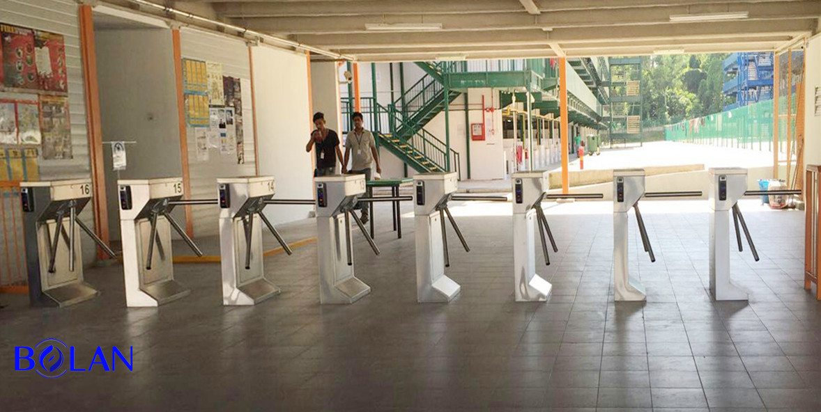 Vertical tripod turnstile gate