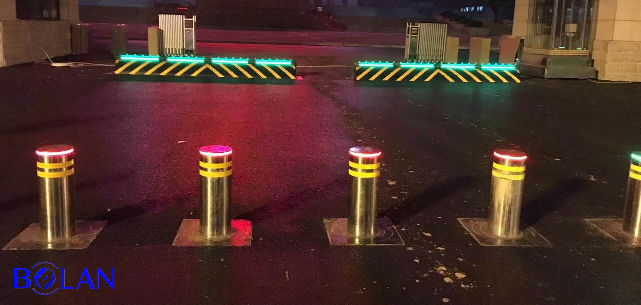 Hydraulic rising bollard with LED light